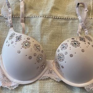 New w tags Gorgeous crystal lace Victoria’s Secret 34C padded bra wedding bridal